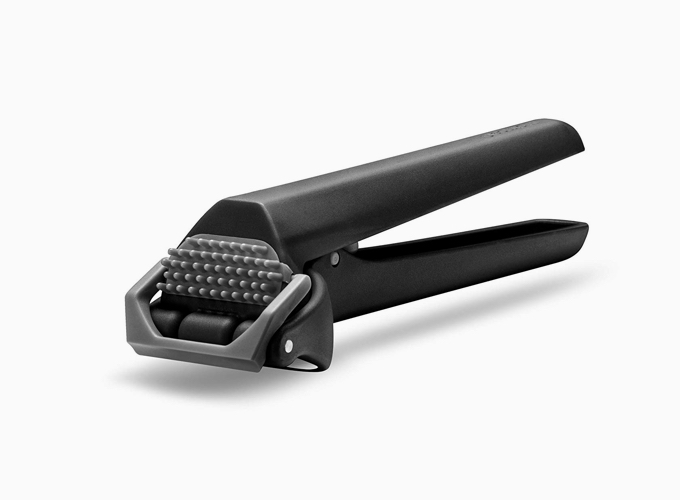 GARLIC PRESS WITH PEEL EJECT