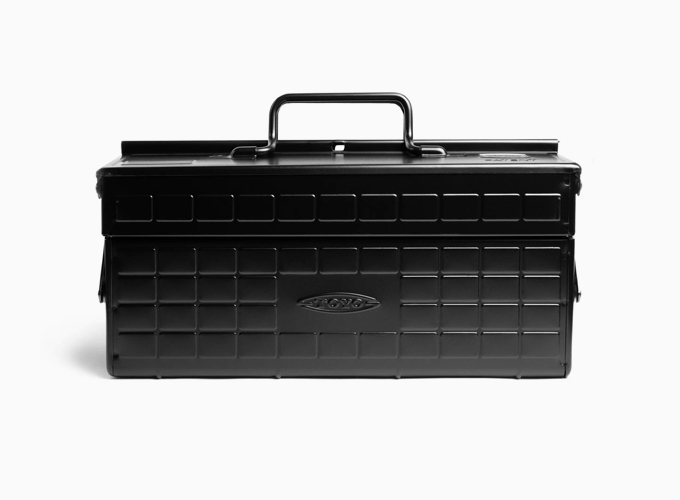 CANTILEVERED TOOL BOX