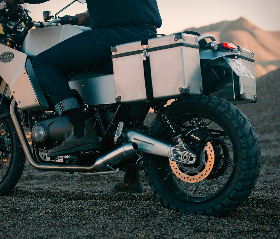 baak-1200-aventures-motorcycle-4.jpg | Image