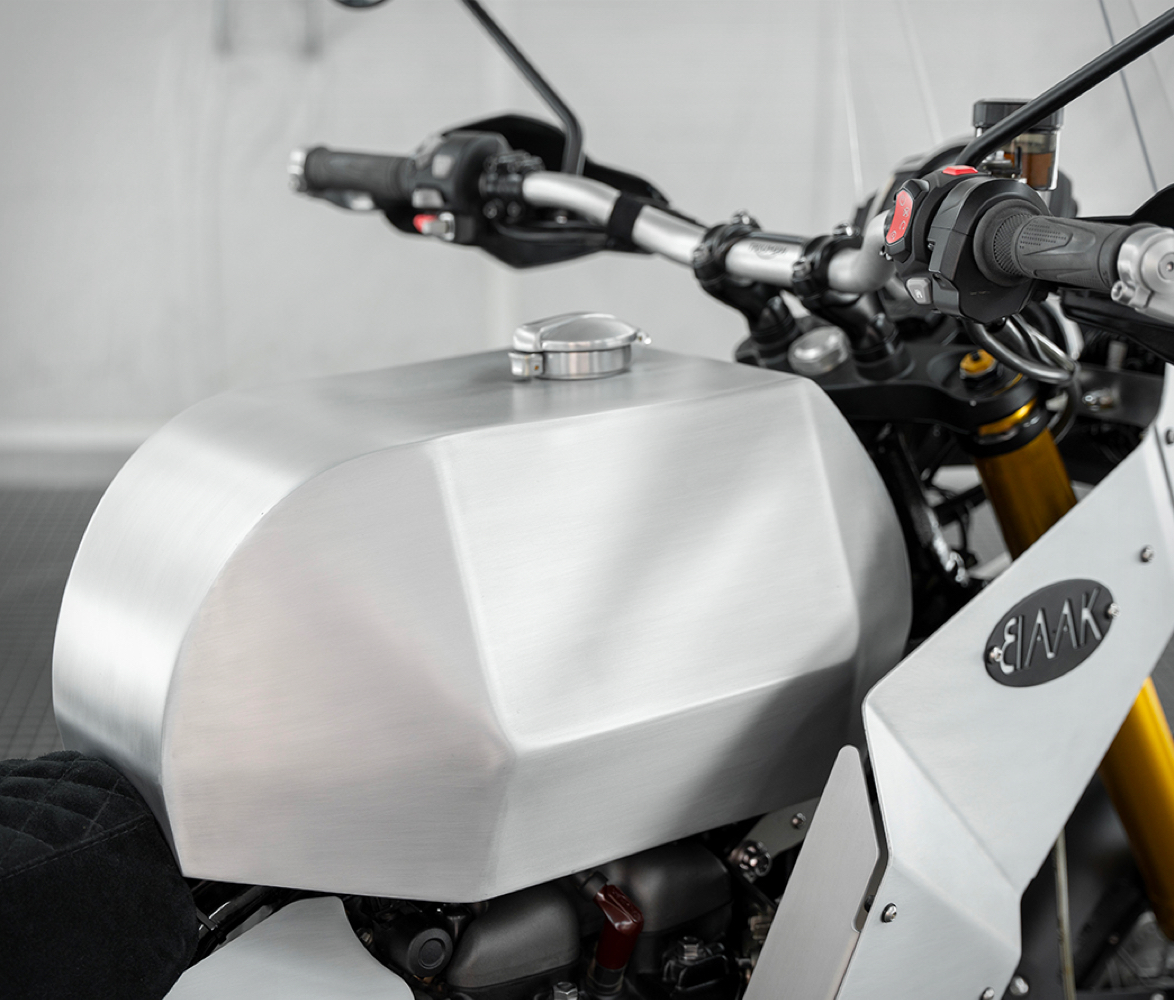 baak-1200-aventures-motorcycle-8a.jpg