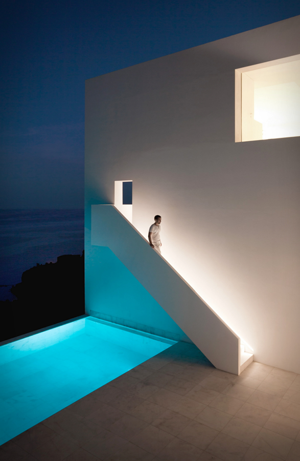 cliff-house-fran-silvestre-arquitectos-2.jpg | Image