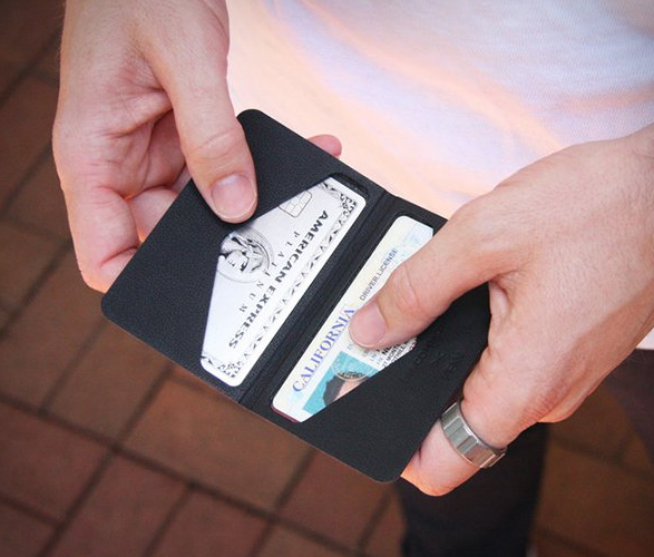 discommon-thermoformed-card-wallet-5.jpg | Image