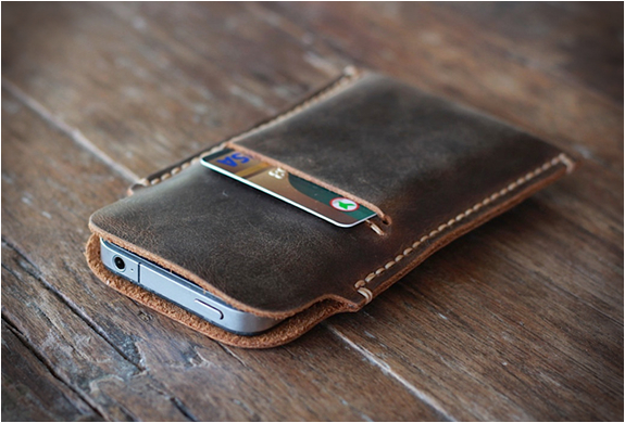 DISTRESSED LEATHER IPHONE 5 CASE | Image