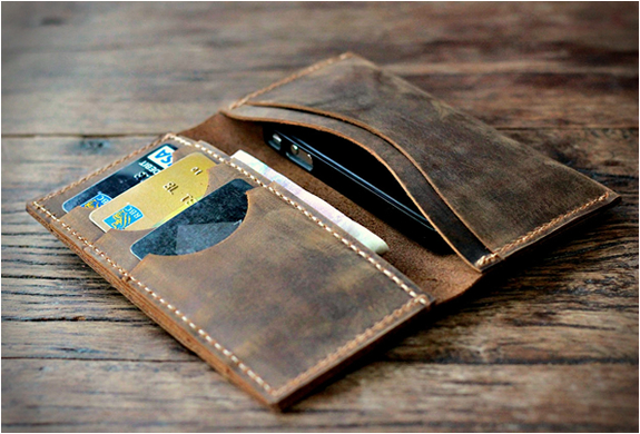 DISTRESSED LEATHER IPHONE 5 WALLET | Image