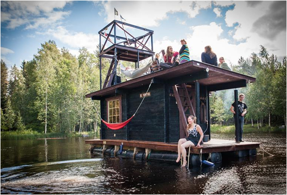 floating-sauna-houseboat-10.jpg