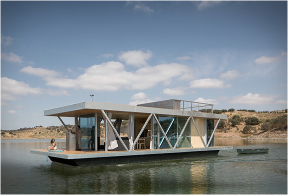 Floatwing Houseboat | Image