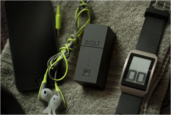 BOLT | PORTABLE BATTERY & WALL CHARGER | Image