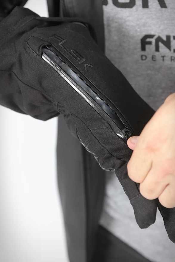 fndn-flask-glove-4.jpg | Image