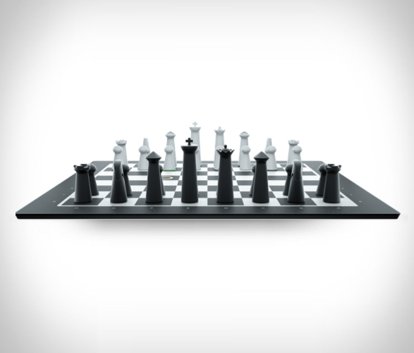 gochess-robotic-chess-board-5.jpg | Image