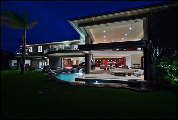 AMAZING OCEANFRONT VILLA FOR SALE IN MAUI HAWAII | Image