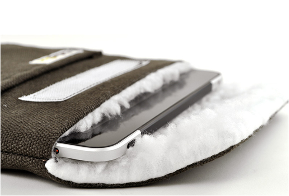 NATURAL PROTECTIVE SLEEVES FOR IPAD | BY COLCASAC | Image