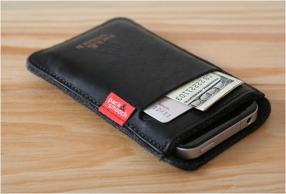 IPHONE WALLET CASE | BY PACK AND SMOOCH | Image