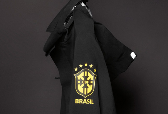 THE BRASIL BLACK PACK | NIKE SPORTSWEAR | Image