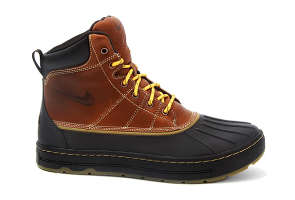 Nike Woodside Hiking Boots | Image