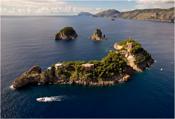 PROPERTY WITH 3 ISLANDS AND A MANSION FOR SALE | AMALFI COAST ITALY | Image