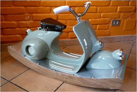 ROCKING ITALIAN SCOOTER DELUXE | Image