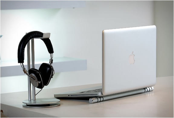 just-mobile-headphone-stand-3.jpg | Image