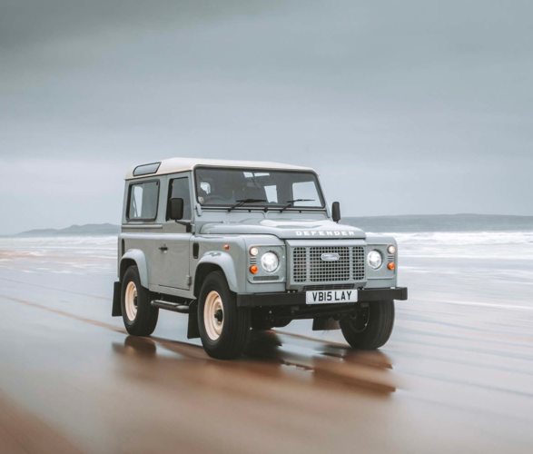 land-rover-classic-defender-works-v8-islay-edition-10.jpg