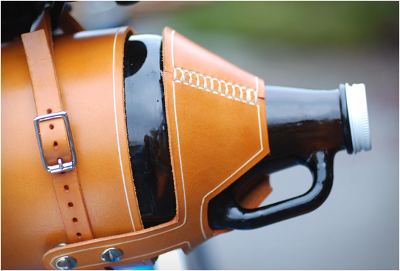 leather-bike-growler-carrier-3.jpg | Image