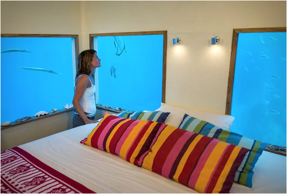 manta-resort-underwater-room-6.jpg