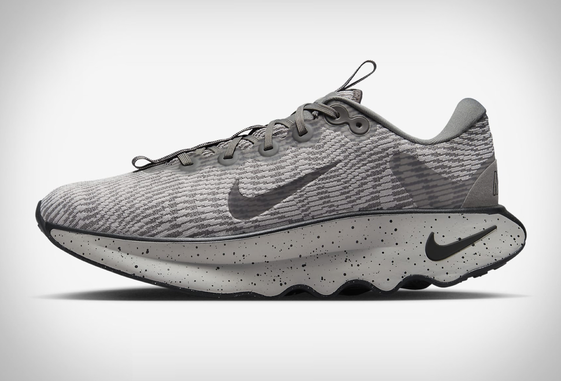 Nike Motiva Walking Shoes - Image