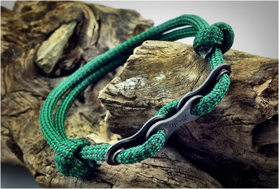 PARACORD BRACELETS WITH BIKE CHAIN LINKS | Image
