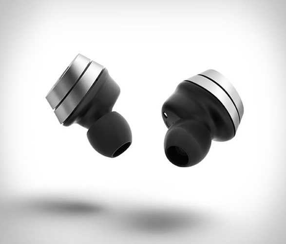 porsche-design-pdt60-earphones-3.jpg | Image