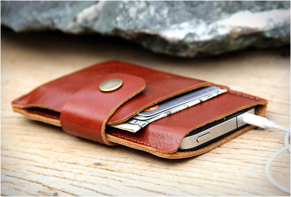 LEATHER IPHONE WALLET | BY SAKATAN LEATHER | Image