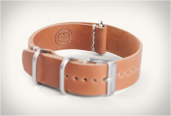 tanner-goods-single-pass-watch-strap-3.jpg | Image