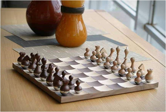 Wobble Chess Set | Image