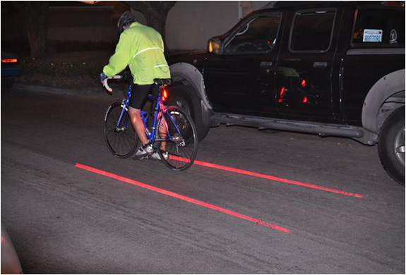 xfire-bike-lane-safety-light-4.jpg | Image